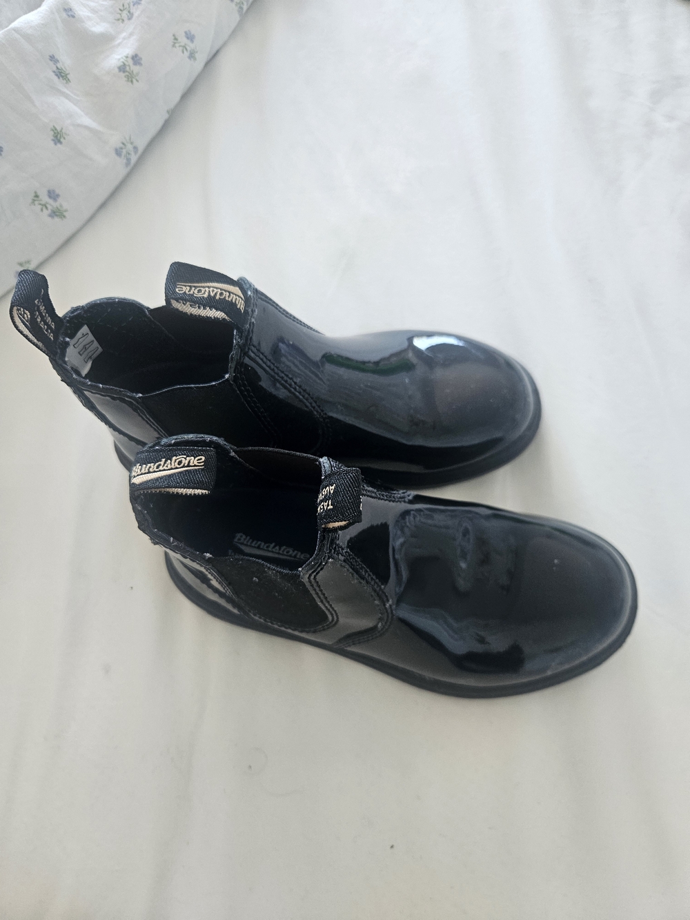 Blundstone Kids Glossy Black Patent Chelsea Boots